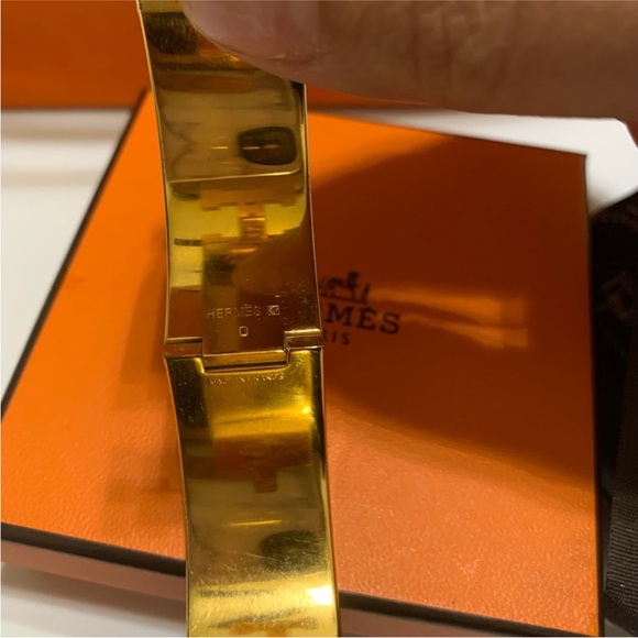 • Hermès • Black & Gold Wide H Clic Bracelet - Picture 4 of 4